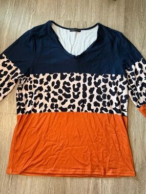 COZY - Colorblock Leopard Print V-Neck Top - Long Sleeve